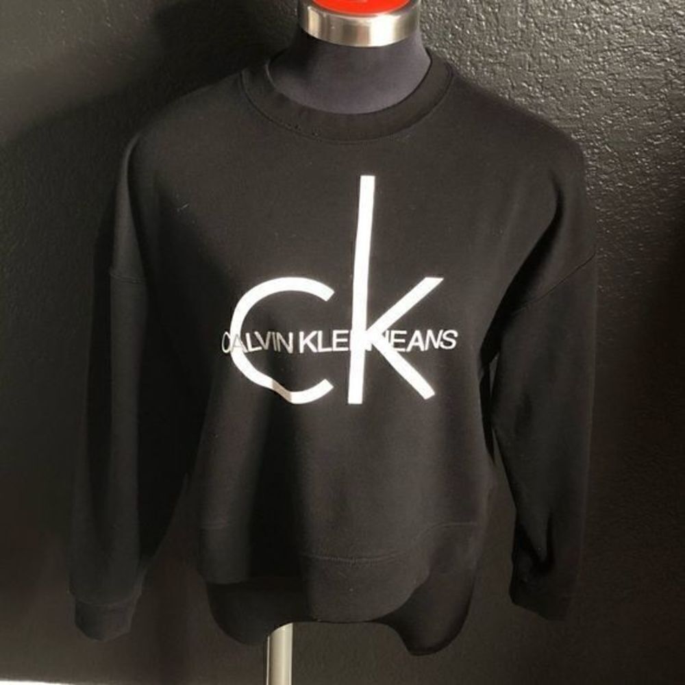 Calvin Klein Monogram Logo Pullover Crop Sweatshirt - Picture 1 of 8